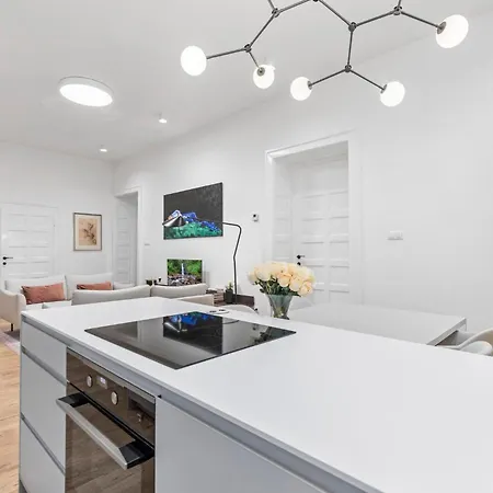 Stylish 2br In Old Town