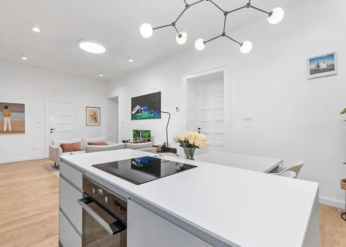 Stylish 2br In Old Town