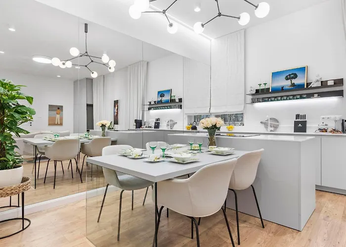 Stylish 2br In Old Town