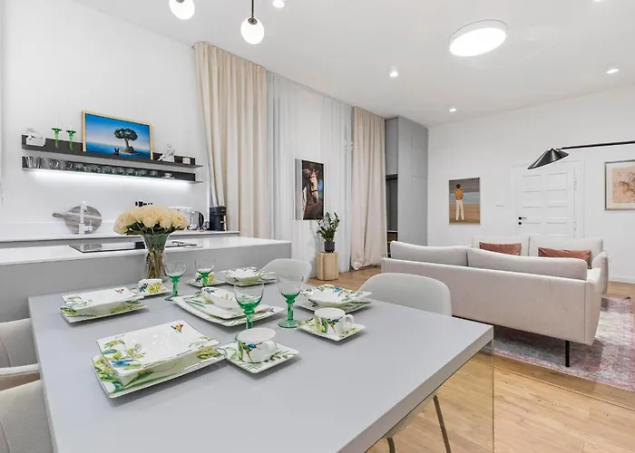 Stylish 2br In Old Town