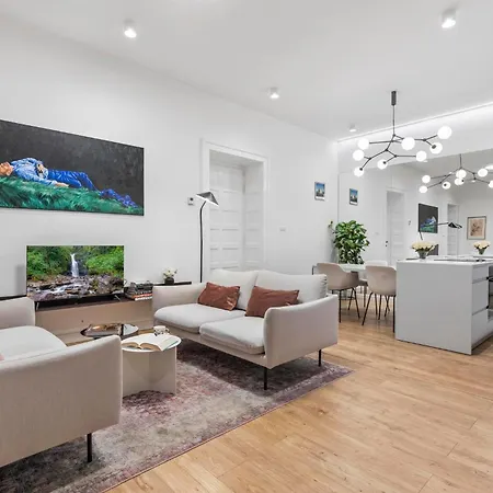 Stylish 2br In Old Town Apartment *