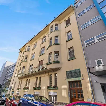 Stylish 2br In Old Town Apartment