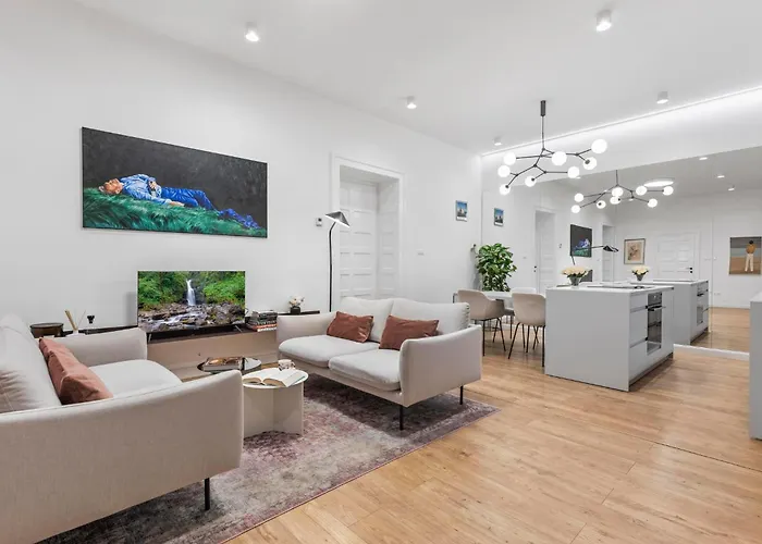 Stylish 2br In Old Town Apartment *