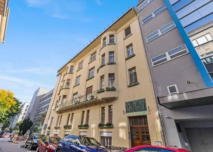 Stylish 2br In Old Town Apartment